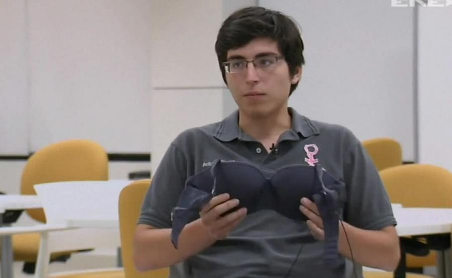 Zdjecia Nastolatek stworzyl stanik, ktory wykrywa raka piersi