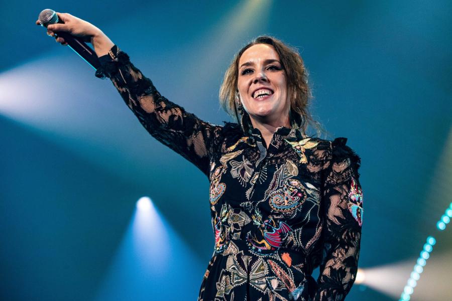 Francuska piosenkarka Geffroy alias Zaz wystąpiła w Amesterdamie. Zdjęcia z 12 lutego 2019 roku