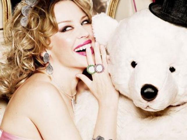 Ta różowa i słodka sesja z Kylie Minogue powstała dla jubilerskiej firmy Tous