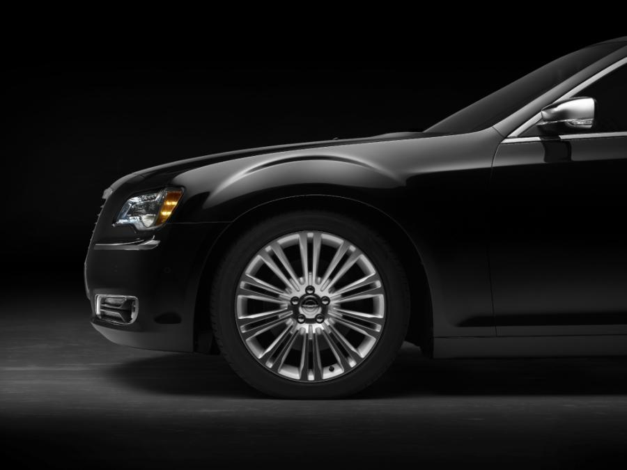 Chrysler opublikował oficjalne zdjęcia nowego modelu serii 300