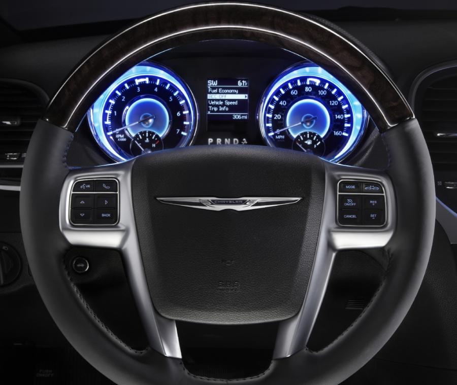 Chrysler opublikował oficjalne zdjęcia nowego modelu serii 300