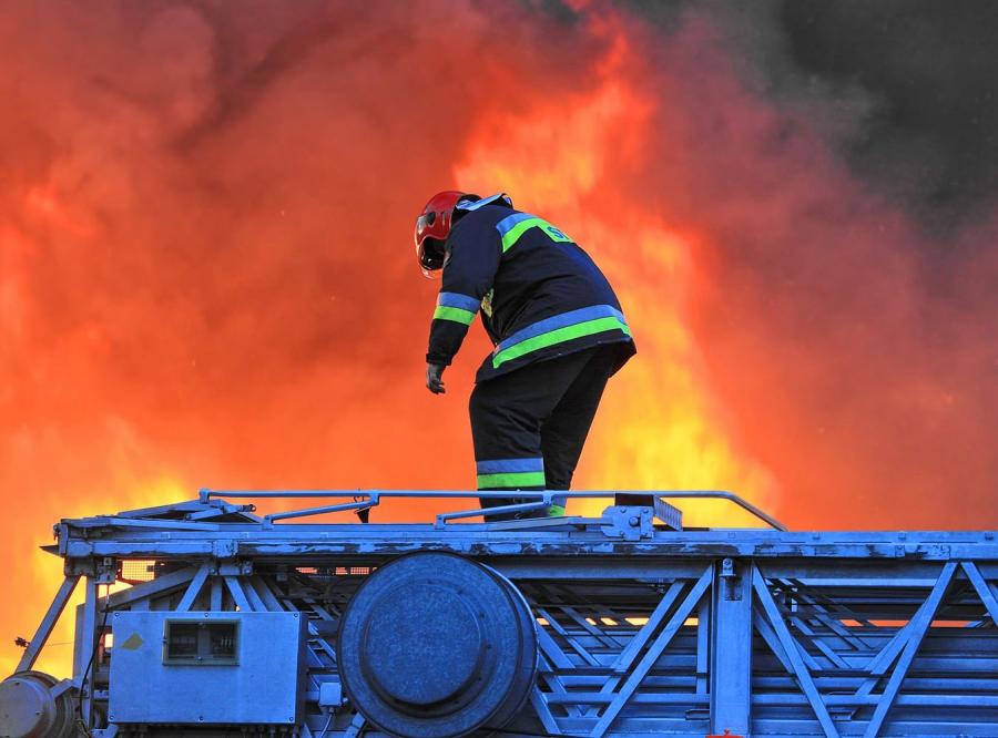 Z ankiety wynika, że ankietowani Polacy najbardziej szanują pracę strażaków. Duże poważanie ma ona u 87 procent badanych