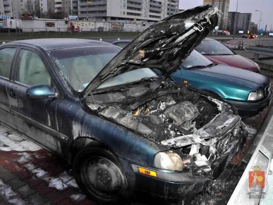 Podpalone volvo ugaszono