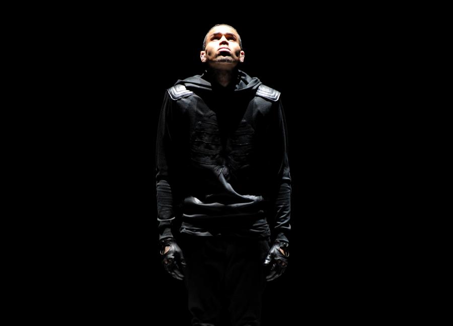 Chris Brown podczas występu na gali BET Awards w Los Angeles – 30 czrwca 2013