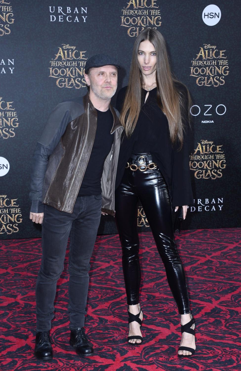 Lars Ulrich i modelka Jessica Miller na premierze "Alicji po drugiej stronie lustra"