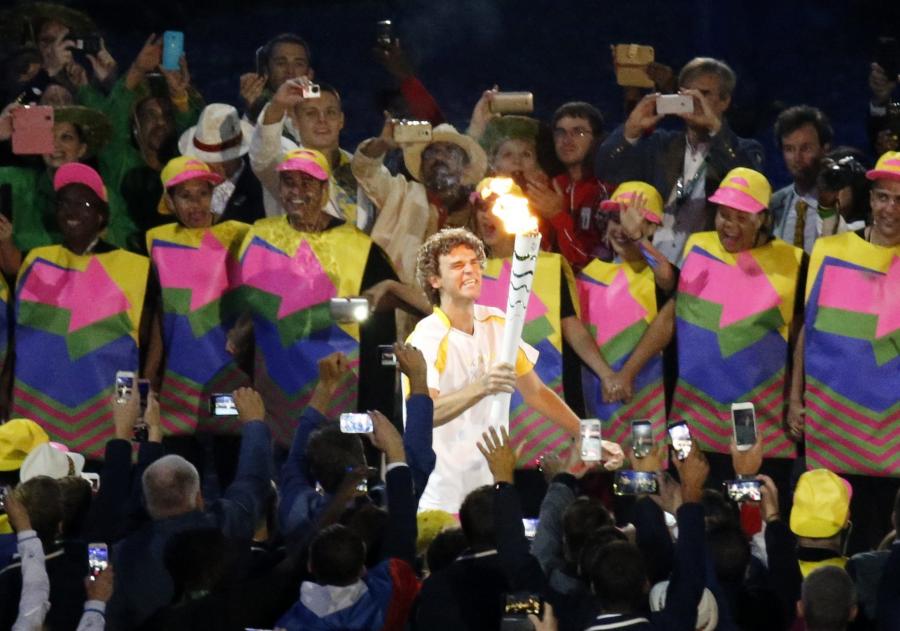 Igrzyska w Rio de Janeiro rozpoczęte. Znicz zapalił były maratończyk Vanderlei de Lima
